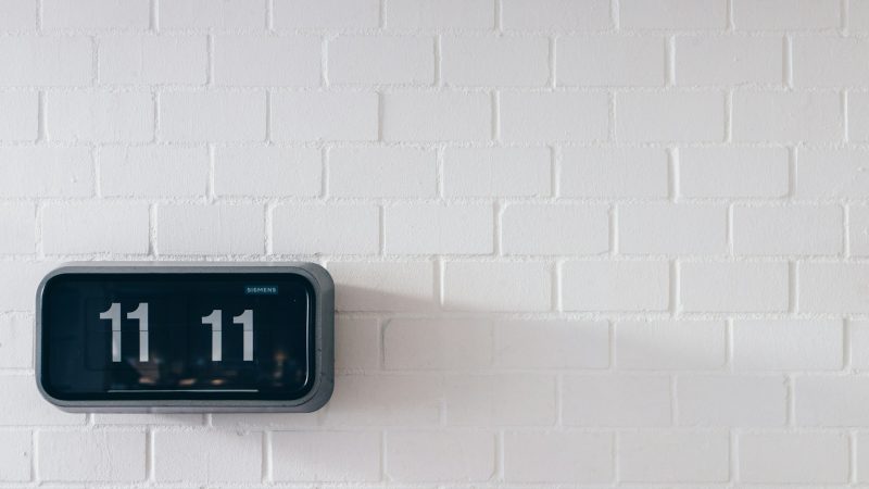 11:11: El Misterio de la Hora Espejo y su Significado en la Cultura Popular Argentina